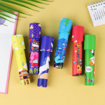 Multikas p&ouml;&ouml;rlev kaleidoskoobi m&auml;nguasi maagiline muutus Mitmek&uuml;lgne sisevaade Kaleidoskoobi m&auml;nguasjad interaktiivne teaduslik katsem&auml;nguasi