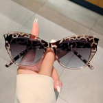 polariseerimata kassisilm Vintage p&auml;ikeseprillid Naiste isiksus Kolmnurk kassisilm Vintage mood gradient p&auml;ikeseprillid Naiste retropeegel &otilde;ues varjud