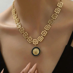 Moodne portree kaelakee naiste t&uuml;drukutele kuld