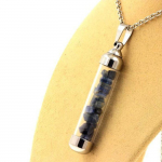 Pierres et Min&eacute;raux. Collier Kyanite brut. Mod&egrave;le rectangle.