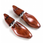 Reguleeritavad puidust kingapuuud laserlogo ja mitte-deformeeruva, kortsudevastase kingakujuga ning pistikuga