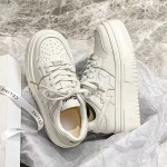 2024 s&uuml;gis uus Korea versioon paksude taldadega plahvatus originaalsed v&auml;ikesed valged kingad t&auml;rnimustriga mitmek&uuml;lgsed k&otilde;rgust lisavad vabaaja lauajalatsid trend 35 valge