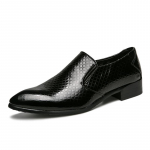 &Auml;rijalatsid Meestele Slip On Loafers Briti stiilis vabaaja pidulikud nahast kingad Meeste kleit Kingad Yuppie Brogue kingad meestele 44 must