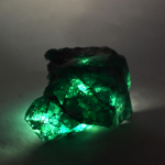 Looduslik roheline smaragd 138,1 ct t&ouml;&ouml;tlemata toorkivi sertifitseeritud lahtine v&auml;&auml;riskivi 47.9 mm approx roheline
