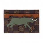 Louis Vuitton X The Darjeeling Limited Koost&ouml;&ouml; Topeltninasarviku Prindiga L.V. T&auml;helogo Damier Heritage kaetud l&otilde;uendist kaardihoidja N40873 Basic Set (Bag+Dust Bag)