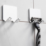 2 tk Punch Free Raseerimishoidik Hook Konks Sein Meeste Raseerimismasin Riiul Vannitoa Raseerija Sein Vannitoatarvikud 1Pcs must