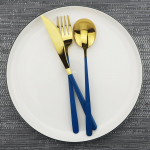 Roosa kullast s&ouml;&ouml;gin&otilde;ude komplekt &otilde;htus&ouml;&ouml;gi nuga lusika kahvli komplekt roostevabast terasest k&ouml;&ouml;gin&otilde;ude komplekt restorani reisimiseks telkimistarvikud kuld/valge