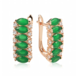 T&auml;ielik sisekujundus smaragdroheline tsirkoon ruudukujulised k&otilde;rvar&otilde;ngad kuldsed luksuslikud naiste ehted roheline