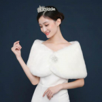 Pruudi kunstkarusnahast m&auml;hitud &otilde;htukleit Bolero Cape pulmajoped