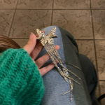 Moodne liblikaga naastrehviga teemant-tuti juukseklamber, k&uuml;ljetuka klamber, katkiste juustega pardnokk-klamber