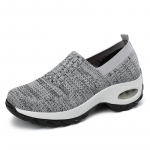 Uued naistejalatsid Suvised hingavad emakingad Slip-on Lofter Slip-on kingad Fashion plus Size vabaaja tossud 36
