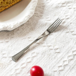 Roostevabast terasest &otilde;htus&ouml;&ouml;gikahvel, pika k&auml;epidemega lauakahvlid s&ouml;&ouml;giriistad nelja otsaga salat magustoit puuviljakahvlid k&ouml;&ouml;girestorani jaoks