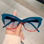 polariseerimata kassisilm Vintage p&auml;ikeseprillid Naiste isiksus Kolmnurk kassisilm Vintage mood gradient p&auml;ikeseprillid Naiste retropeegel &otilde;ues varjud