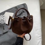 Lihtsad naiste seemisnahast PU nahast &otilde;lakotid uued moodsed luksuslikud disainerkotid naistele &uuml;hev&auml;rvilised daamide &auml;mbriga &otilde;lakotid 21x10x14cm kohv