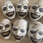 &Otilde;udusfilm Eksortsist naeratav n&auml;gu deemoni mask Cosplay kurja jube kummitus pealuu plastikmaskid Halloweeni karnevalipeo kost&uuml;&uuml;mirekvisiidid