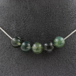 Pierres et Min&eacute;raux. Collier 5 perles Agate mousse 8 mm. Chaine en acier inoxydable Collier femmes, hommes. Taille personnalisable.
