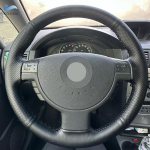 Opel Corsa C 2000-2006 Combo C 2001-2011 Vauxhall Holden Barina Tigra K&auml;sitsi punutud Auto roolikatte kate Nahkkattega Must