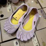 Uus versioon VI-B viie s&otilde;rmega kingad naistele siseruumides treenimiseks jooga Pilates v&auml;lispordiks FiveFingers 38 yellow