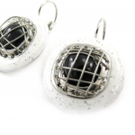 NOA [J1750] &ndash; disainitud liiprid 'Gridrillage' valge must must