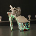 Naiste tikk-jalatsid kalasuu lakknahast luminofoorpandlaga moesandaalid 181. seeria 16,5 cm konts 7 cm platvorm LFD 34 valge