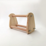 Papagoi lind m&auml;nguasjad Lauaalus Treeningalus Papagoi t&auml;ispuidust alus p&ouml;&ouml;k pipra puidust j&auml;&auml;tunud alus 15cmx22cmx11.5cm