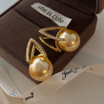 Maduo kanepihalli imitatsiooniga p&auml;rlitest hobuseraua k&otilde;rvapandla disain, kahepoolne teemantkomplekt, kerge luksuslik atmosf&auml;&auml;r, k&otilde;rgekvaliteedilised naised kuld