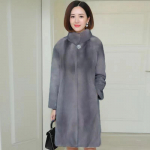 Moodsad talvised mudelid naaritsa karusnahast kasukas lahtine naaritsa karvkate naiste kapuutsiga keskmise pikkusega paksenemine M hall