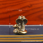 Loominguline puhtast messingist kobra valuploki t&ouml;&ouml;laua ornament &ndash; ​​Q versioon Q version with a lot of money