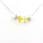 Kivid ja Mineraalid. Kaelakee 4 tsitriini + howliit 8 mm helmega. Roostevabast terasest kett.