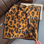 70*70cm Satiin Leopardimustriga juuksesallid Cheetah Bandana Animal Neck Naiste kaelar&auml;tid 70*70cm kohv