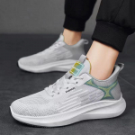 Uued klassikalised meeste hingavad vabaajajalatsid Noorte v&otilde;rkmaterjalist kerged pehme tallaga spordijooksujalatsid Zapatillas Deportivas 44