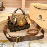 Nahast suure mahutavusega v&auml;ike ruudukujuline kott, Naiste uus s&uuml;gis-talvine kott, &Uuml;he &otilde;larihmaga crossbody kott, Vintage naiste kott