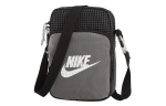 Nike Crossbody Kotid Must Hall V&auml;rv CV1408-010