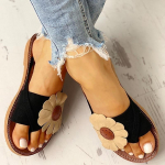 Moodsad naiste suvelillede disainiga pl&auml;tud, lamedad sandaalid 40 must