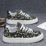 Moodsad Disainerjalatsid Meestele Uued 2024 Moodsad Vabaaja Tr&uuml;kitud L&otilde;uendikingad Suvised Mugavad Paeladega Rula Kingad Zapatos De Hombre 39 must