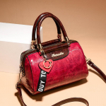 PU-nahast Crossbody kotid naistele s&uuml;dameripatsiga &otilde;lakott 24*14*15cm