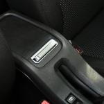 ABS kroomitud auto k&auml;etugede hoiukarbi dekoratiivpaneeli &auml;&auml;risega kleebis Peugeot 2008 2014&ndash;2017 jaoks