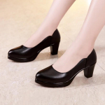 5cm 8cm V&auml;ike suurus 32-43 Valged pulmakleidikingad Naiste pumbad 2025 Madal plokk-k&otilde;rge kontsaga kingad Pehme nahk Kontor Ema mudel Court 32