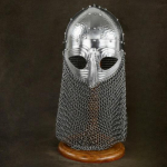 Vikingi kiiver vasardatud detailide ja kettpostiga Plate Fantasy kiiver on parim kodukaunistuseks kingituseks