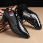 Kvaliteetsed Itaalia nahast kingad Disainer Meeste Bullock Vabaajajalatsid Mood &Auml;ri Kleitkingad Terava ninaga Pulmapeo kingad 44