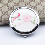 Kokkupandav kahepoolne kaasaskantav maastiku ilupeegel magpie punane