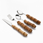 4 tk. Roostevabast terasest lauan&otilde;ude komplekt Puhtalt naturaalsest bambusest k&auml;epidemega s&ouml;&ouml;giriistade komplekt S&ouml;&ouml;gin&otilde;ud Steak Noa S&ouml;&ouml;giriistad Bambusest s&ouml;&ouml;giriistade komplekt h&otilde;be