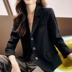 Kevadine ja s&uuml;gisene v&auml;ike &uuml;likond, l&uuml;hike mantel, pikkade varrukatega roheline must vabaaja bleiser s&auml;lkudega, &uuml;he rinnaga naiste bleiserid M must