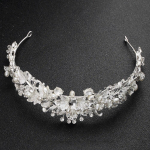 Luksuslikud kivikivist pruudi tiaarad ja kroonid Kuninganna krooniga p&auml;rli lill, suur ovaalne teemant juukser&otilde;ngas pulmapruudi kroon