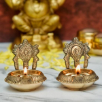 7,62 cm Decor Pure Brass Shanku Chakra kuber Diya, pakis 2 paari