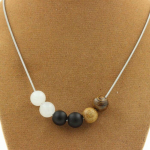 Pierres et Min&eacute;raux. Collier perles Pierre de lune + Onyx noir mat + bois 8 mm. Chaine en Collier femmes, hommes. Taille personnali