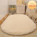 Puhas siidvaip magamistuppa v&otilde;i elutuppa - Pl&uuml;&uuml;sist pikk diivan ja voodi&auml;&auml;rne pleed 60x120 cm