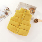 Laste vest, paksendatud ja soe, seljas velvetist vest, beebi v&auml;listorn, nukk &otilde;lg 100 beež