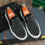 Br&auml;ndi Disain Meeste Neetidega Laua Kingad Luksuslikud &Uuml;mara Ninaga Madalad Naastudega Mokassiinid Mehelikud Vabaaja Mugavad Tossud Zapatillas De Hombre 38