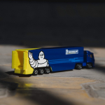 Takara Tomy Tomica Nr. 135 Michelin Motorsport Transporter Miniatuurauto M&auml;nguasi 3-aastastele ja vanematele